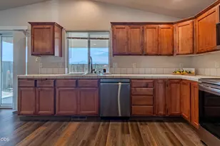 2102 Lara Ln, Central Point, OR 97502 - Photo 5