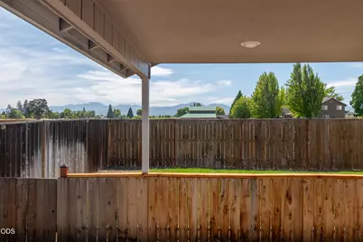 2102 Lara Lane, Central Point, OR 97502 - Photo 27