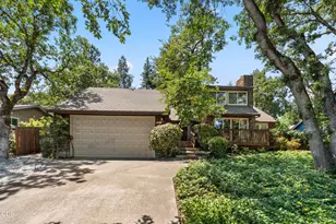 521 Sunrise Ave, Medford, OR 97504 - Photo 1
