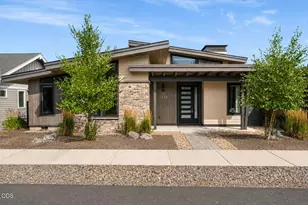 1036 N Forest Edge Dr, Sisters, OR 97759 - Photo 1
