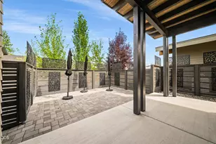 1036 N Forest Edge Dr, Sisters, OR 97759 - Photo 39