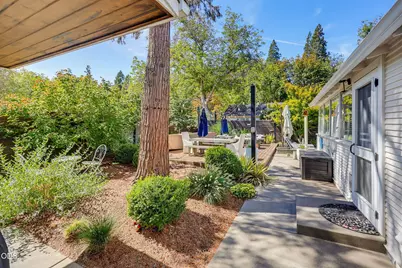 105 W Pine Street, Jacksonville, OR 97530 - Photo 47