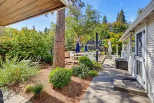105 W Pine St, Jacksonville, OR 97530 - Photo 47