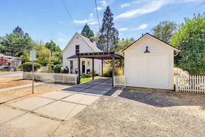 105 W Pine Street, Jacksonville, OR 97530 - Photo 57