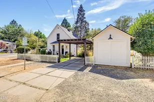 105 W Pine St, Jacksonville, OR 97530 - Photo 57
