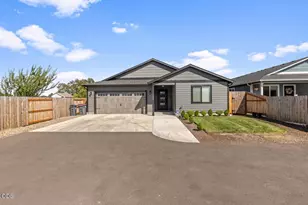 1880 Aster St, Medford, OR 97501 - Photo 3