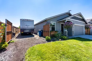 2466 SW Metolius Ave, Redmond, OR 97756 - Photo 3