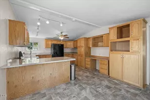 221 Deer Park Ln, Shady Cove, OR 97539 - Photo 11