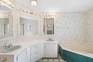 221 Deer Park Ln, Shady Cove, OR 97539 - Photo 15