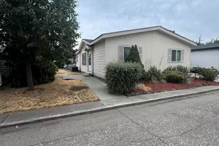 2252 Table Rock Rd, Medford, OR 97501 - Photo 3