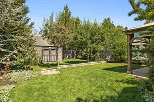 21134 SE Kayla Ct, Bend, OR 97702 - Photo 31