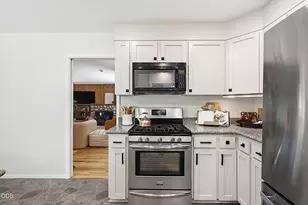 1027 NW Hawthorne Ave, Grants Pass, OR 97526 - Photo 31
