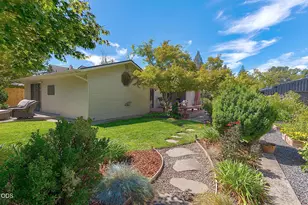 1027 NW Hawthorne Ave, Grants Pass, OR 97526 - Photo 45