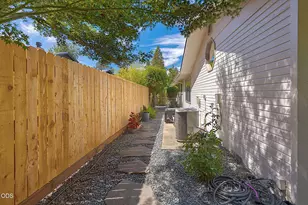 1027 NW Hawthorne Ave, Grants Pass, OR 97526 - Photo 53