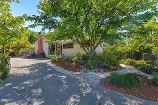 1027 NW Hawthorne Ave, Grants Pass, OR 97526 - Photo 59