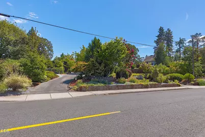 1027 NW Hawthorne Avenue, Grants Pass, OR 97526 - Photo 67