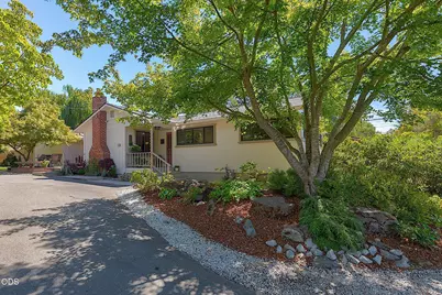 1027 NW Hawthorne Avenue, Grants Pass, OR 97526 - Photo 1