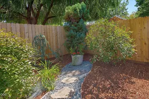 1027 NW Hawthorne Ave, Grants Pass, OR 97526 - Photo 55