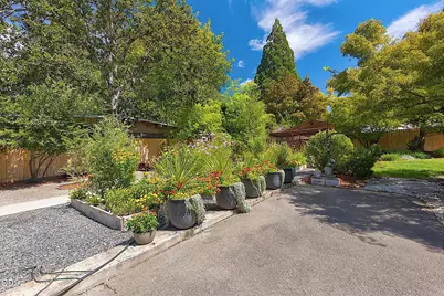 1027 NW Hawthorne Avenue, Grants Pass, OR 97526 - Photo 39