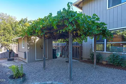 1870 Meadow Glen, Grants Pass, OR 97527 - Photo 27