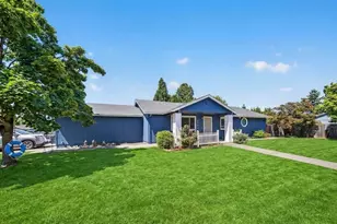1011 Coachman Dr, Central Point, OR 97502 - Photo 1