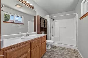 1011 Coachman Dr, Central Point, OR 97502 - Photo 17