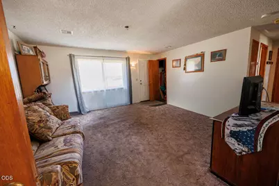2941 Sylvia Road, Medford, OR 97502 - Photo 3