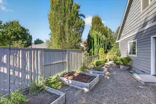 1240 Stonegate Dr, Medford, OR 97504 - Photo 39