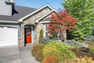 1240 Stonegate Dr, Medford, OR 97504 - Photo 3