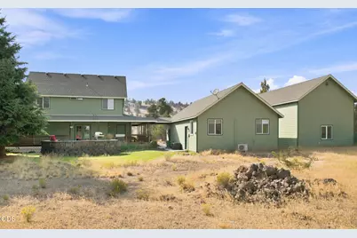 8045 NW Grubstake Way, Redmond, OR 97756 - Photo 31