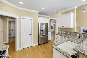 527 Sutton Pl, Ashland, OR 97520 - Photo 15