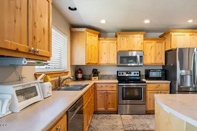 850 NW Quince Avenue, Redmond, OR 97756 - Photo 7