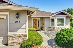 238 SW Jamee Kay Ln, Grants Pass, OR 97527 - Photo 3