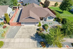 238 SW Jamee Kay Ln, Grants Pass, OR 97527 - Photo 1