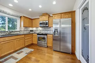 238 SW Jamee Kay Ln, Grants Pass, OR 97527 - Photo 15