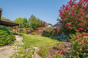 932 SW Princess Cir, Grants Pass, OR 97527 - Photo 47