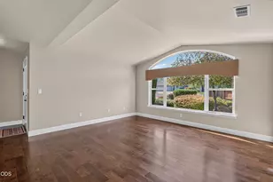 932 SW Princess Cir, Grants Pass, OR 97527 - Photo 7