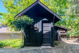 2569 Old Stage Rd, Medford, OR 97502 - Photo 9