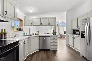 3555 S Pacific Hwy, Medford, OR 97501 - Photo 5