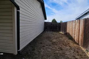 10065 Westbrook Dr, Klamath Falls, OR 97603 - Photo 9