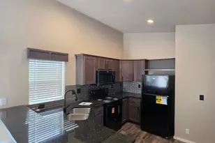 21298 NE Butler Market Rd, Bend, OR 97701 - Photo 3