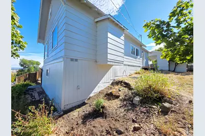 324 N 3rd Street, Klamath Falls, OR 97601 - Photo 3
