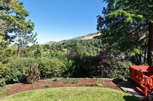 76 Monterey Dr, Medford, OR 97504 - Photo 5