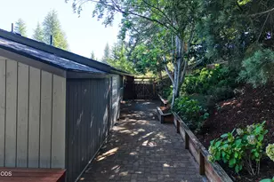 76 Monterey Dr, Medford, OR 97504 - Photo 51