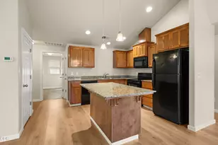 1466 Clearsprings Dr, Medford, OR 97501 - Photo 11