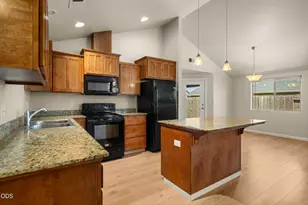 1466 Clearsprings Dr, Medford, OR 97501 - Photo 9