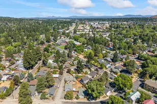 942 NW Delaware Ave, Bend, OR 97703 - Photo 45
