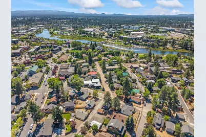 942 NW Delaware Avenue, Bend, OR 97703 - Photo 3