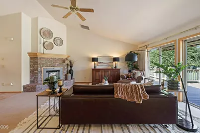 21044 Desert Woods Drive, Bend, OR 97702 - Photo 13
