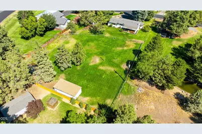 63825 Scenic Drive, Bend, OR 97703 - Photo 57